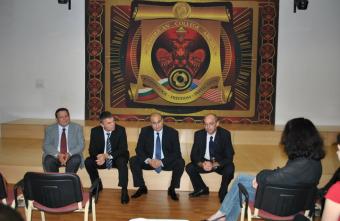 Министър Игнатов посети Американски колеж Аркус
