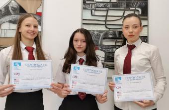 Трима национални финалисти в състезанието по креативно писане на английски език