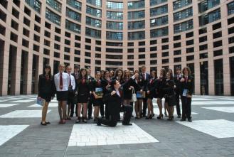 Ученици от Американски колеж „Аркус” работиха в европарламента в Страсбург