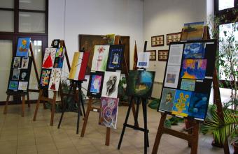 Изложба на младите художници от колежа