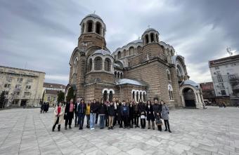 Победители в две от възрастовите групи на националния кръг на конкурса по творческо писане на английски език