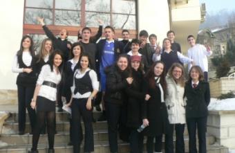 Учениците от Американски Колеж Аркус се радват, че Велико Търново...